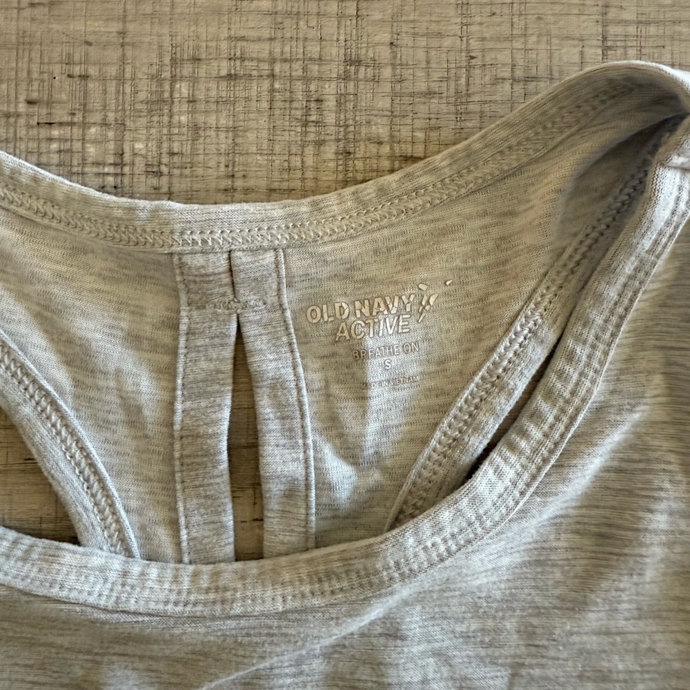 Old Navy Light Gray Women's Workout Tank with Back Tie Size small - Picture 4 of 10